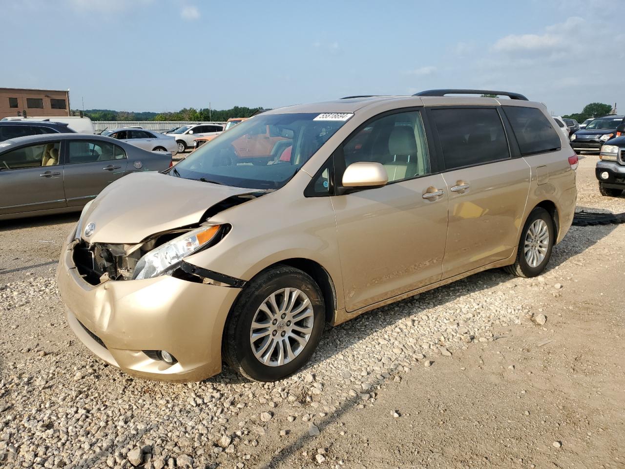 2013 TOYOTA SIENNA XLE