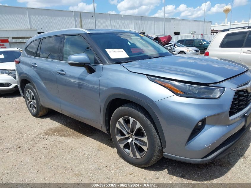 2022 TOYOTA HIGHLANDER XLE