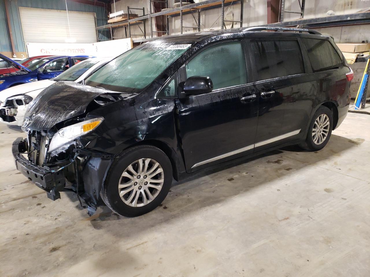 2016 TOYOTA SIENNA XLE