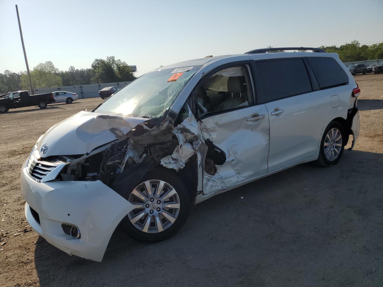 2013 TOYOTA SIENNA XLE