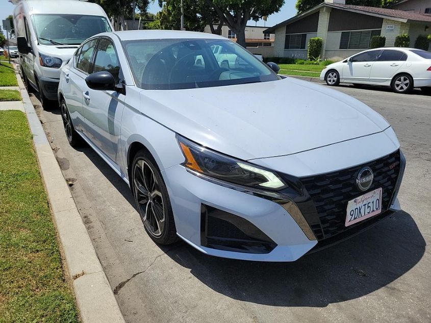 2023 NISSAN ALTIMA SR