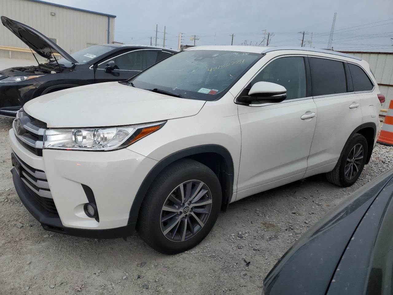 2018 TOYOTA HIGHLANDER SE