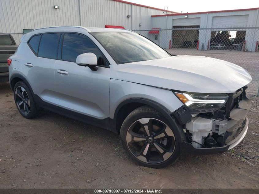 2019 VOLVO XC40 T5 MOMENTUM