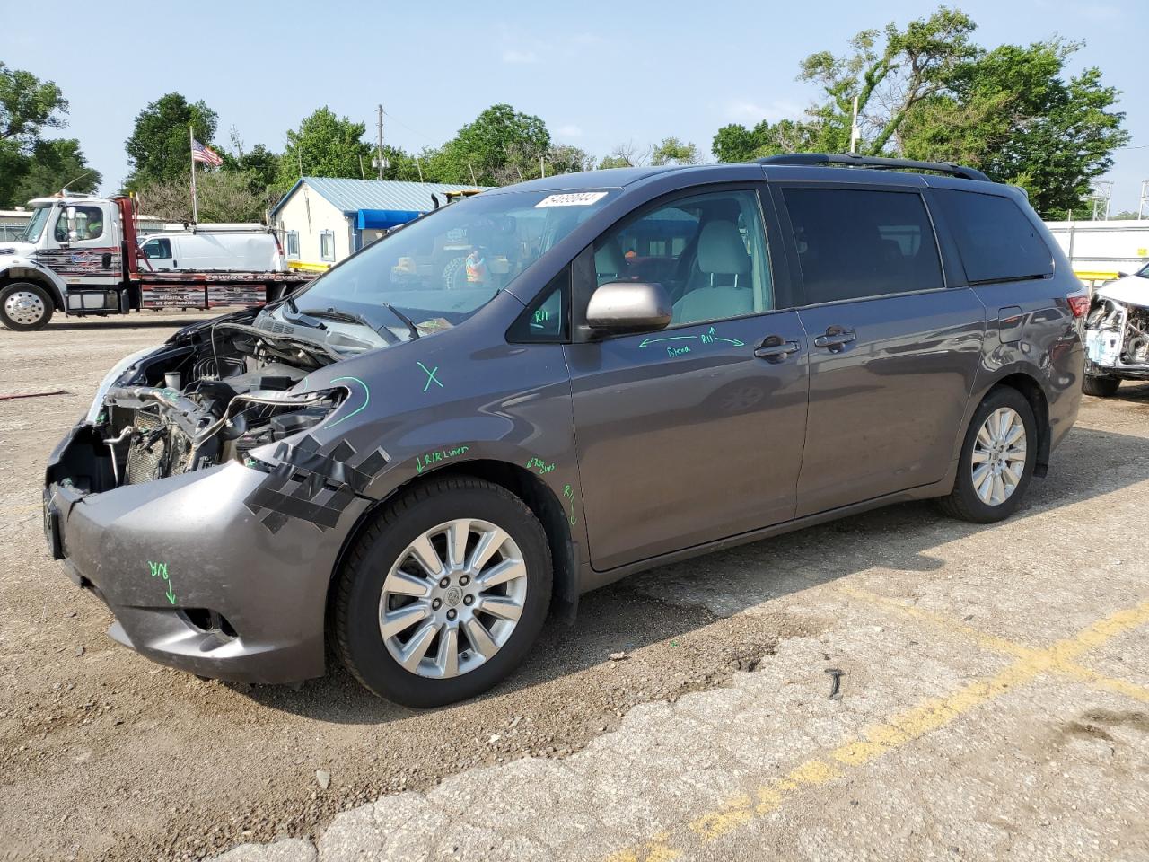 2015 TOYOTA SIENNA LE