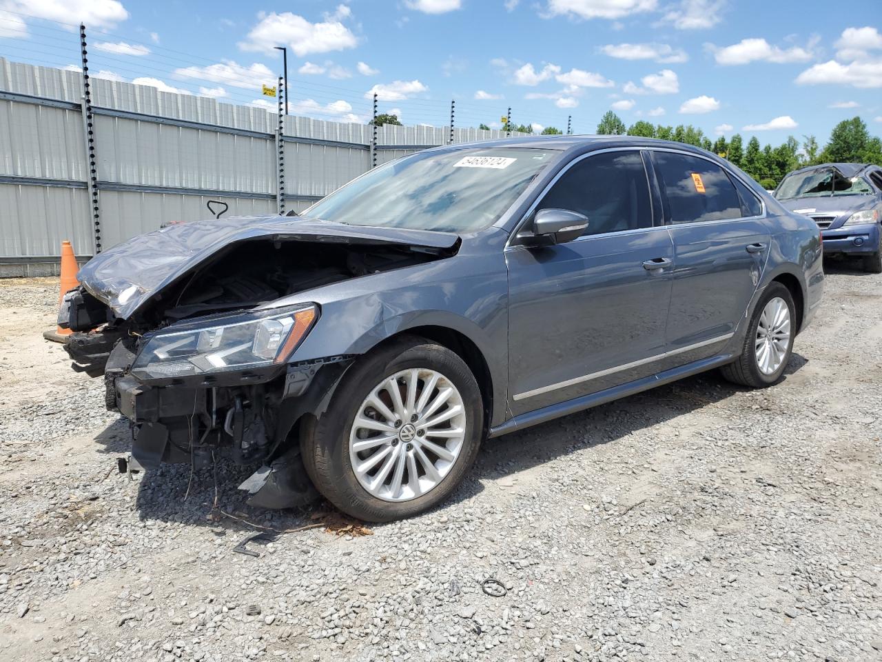 2016 VOLKSWAGEN PASSAT SE