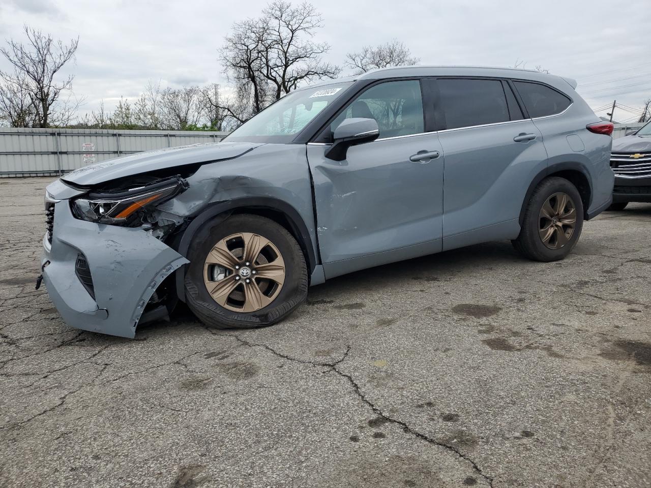 2022 TOYOTA HIGHLANDER HYBRID XLE