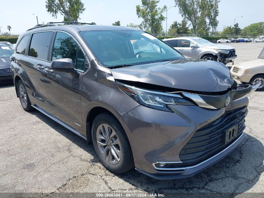 2021 TOYOTA SIENNA XLE