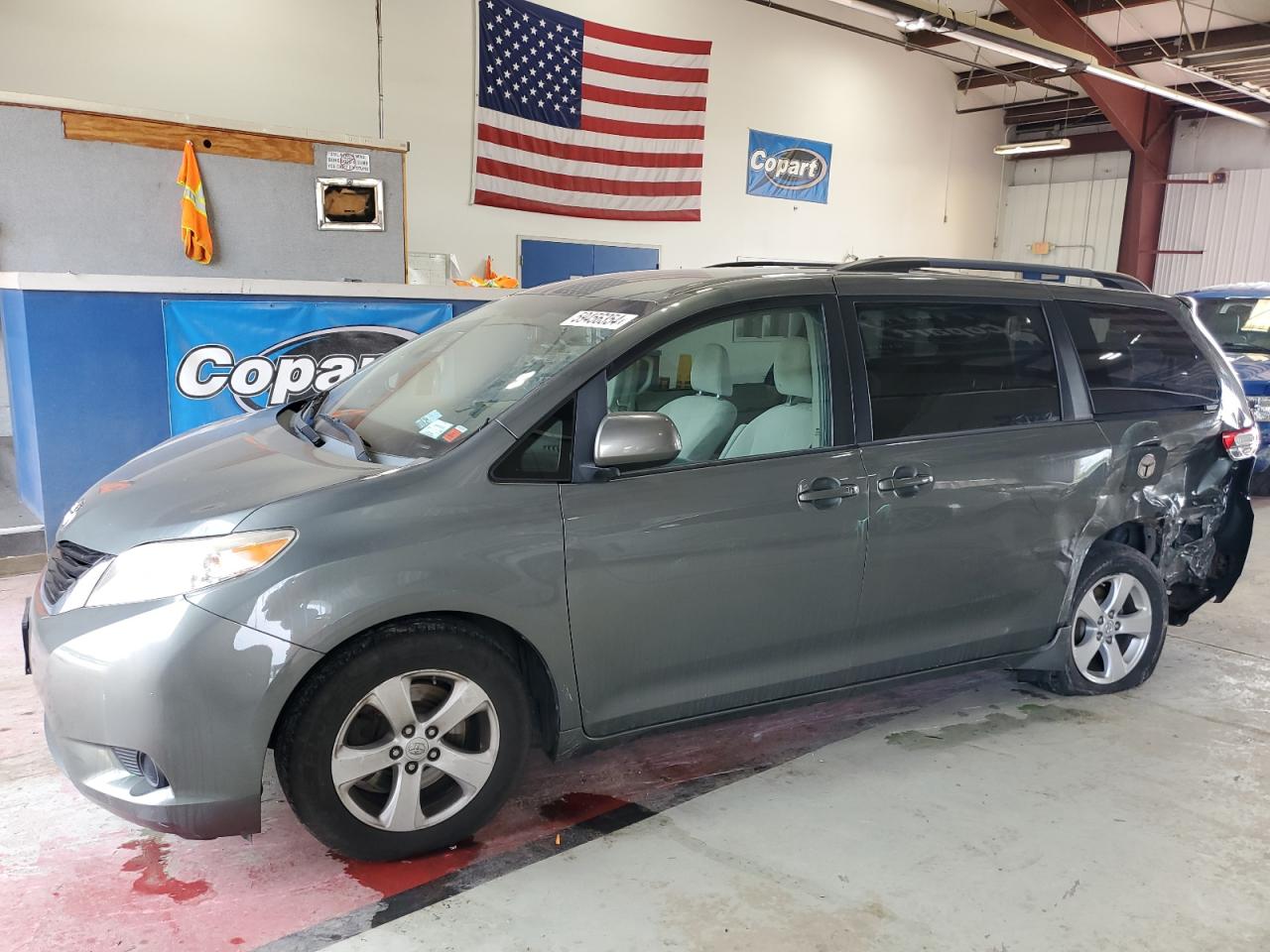 2014 TOYOTA SIENNA LE