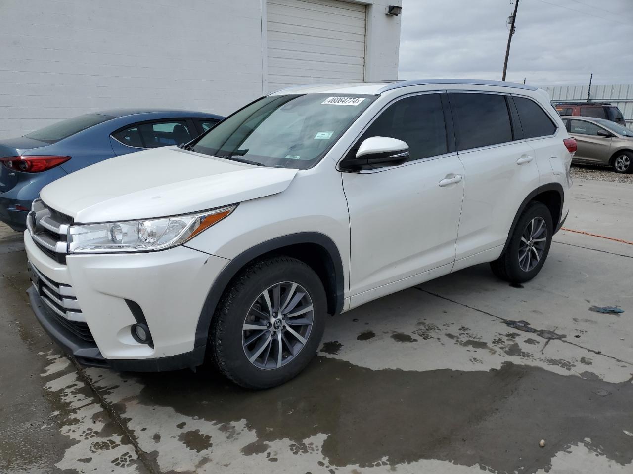 2018 TOYOTA HIGHLANDER SE