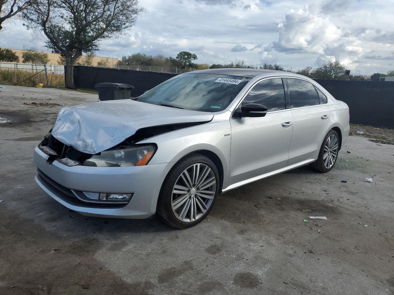 2015 VOLKSWAGEN PASSAT SE