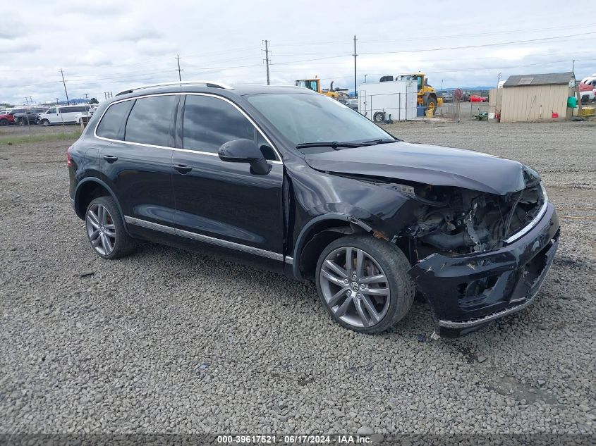 2016 VOLKSWAGEN TOUAREG VR6 LUX