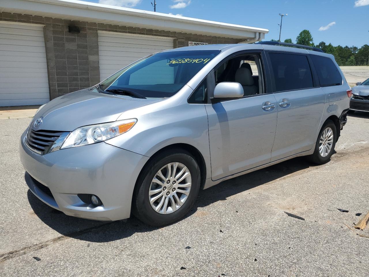 2015 TOYOTA SIENNA XLE