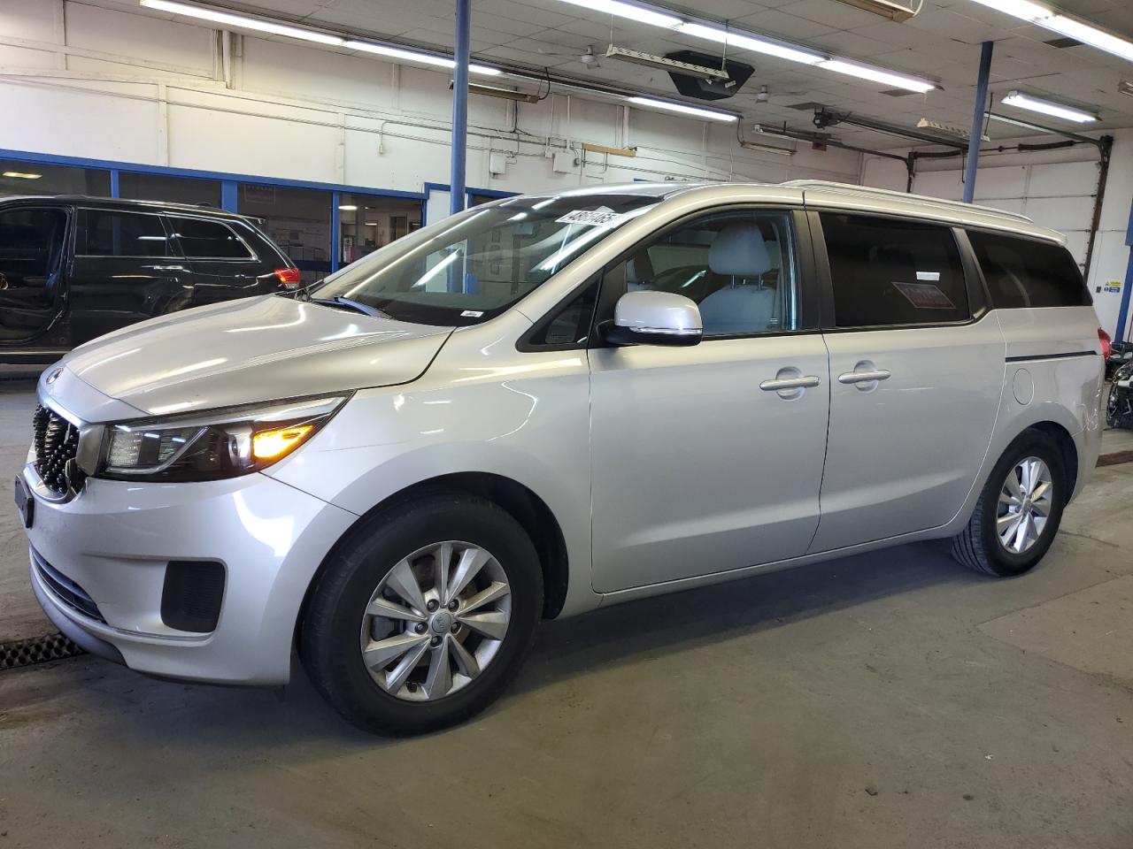 2016 KIA SEDONA LX