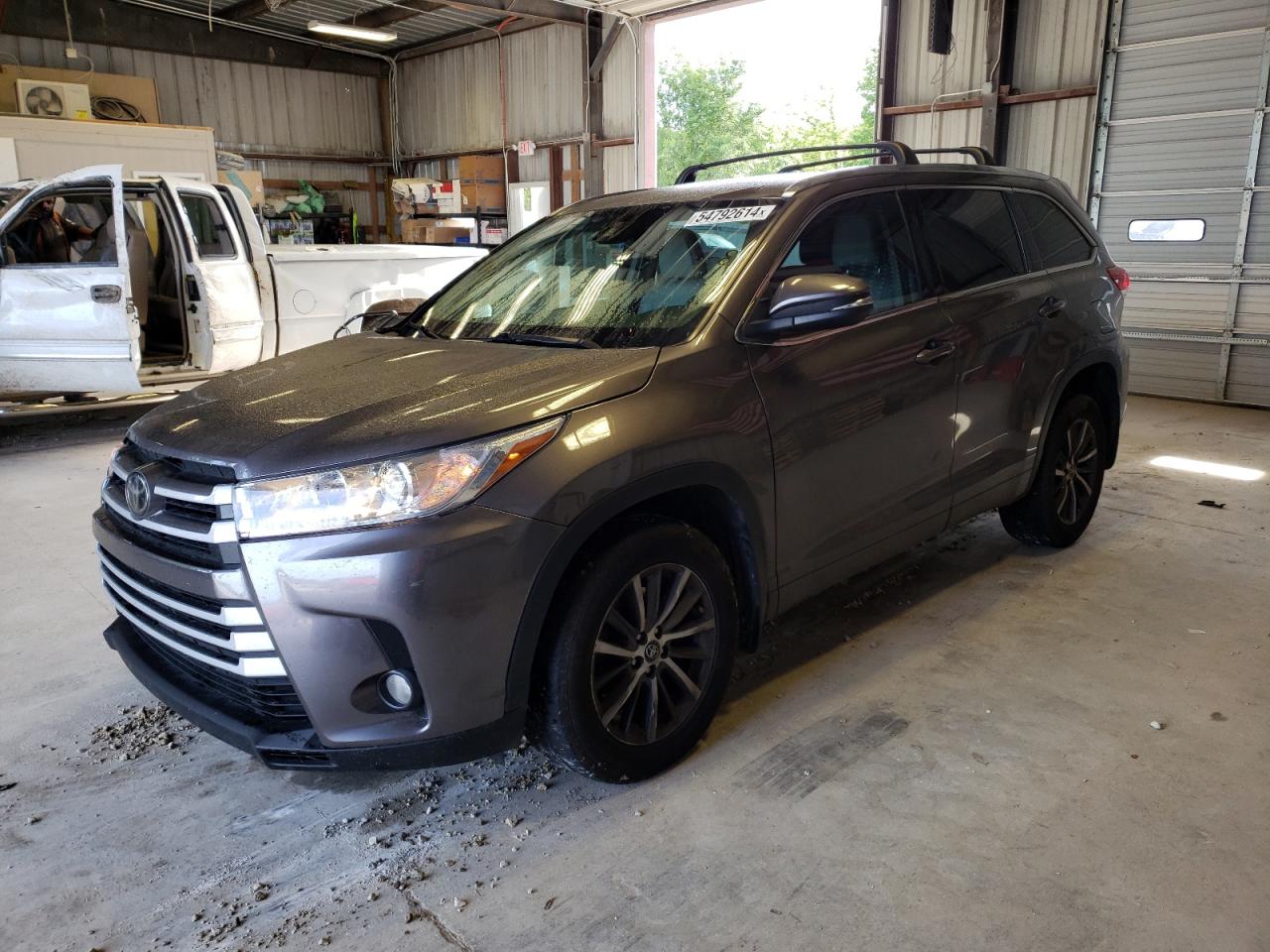 2017 TOYOTA HIGHLANDER SE