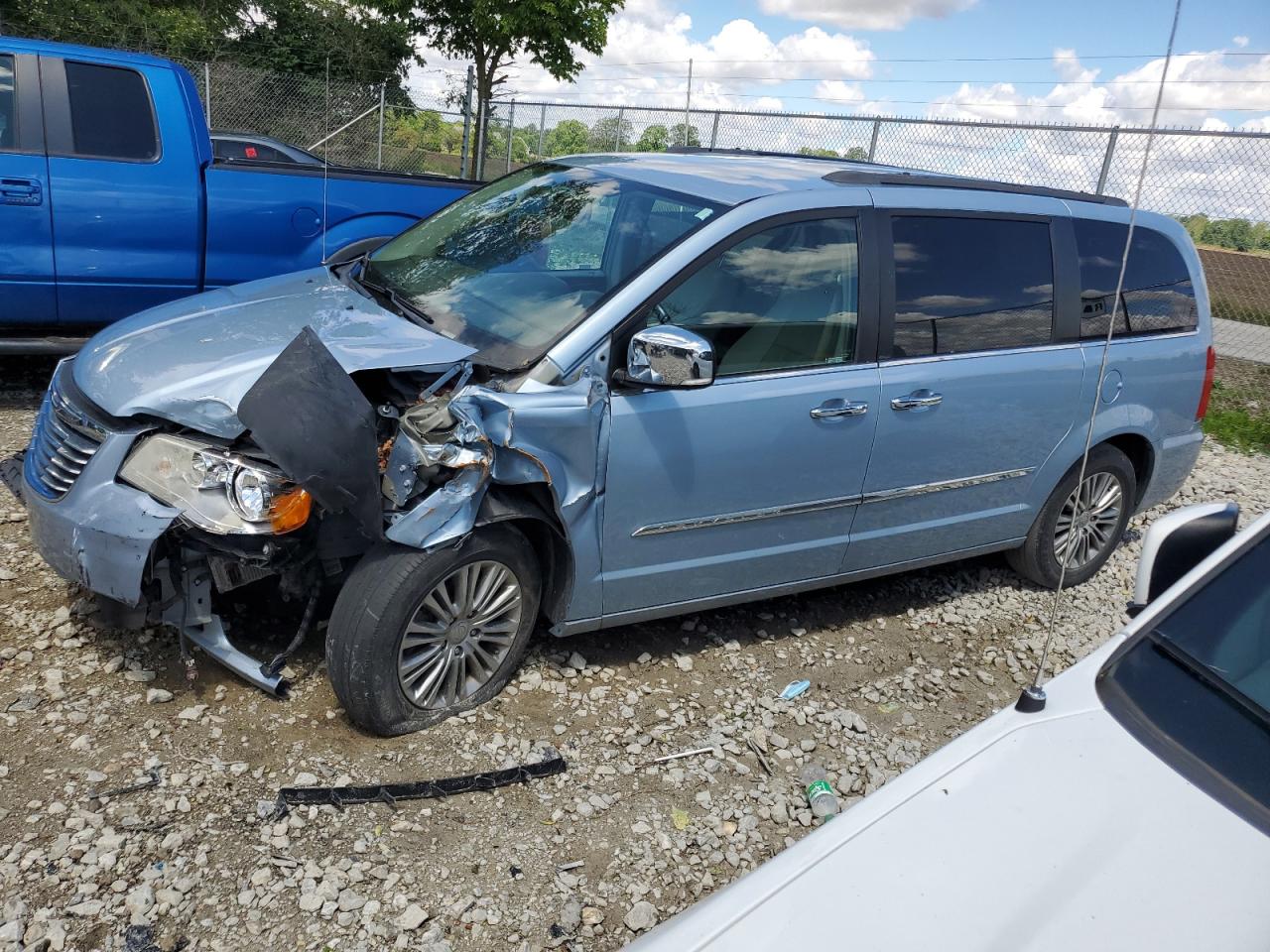 2013 CHRYSLER TOWN & COUNTRY TOURING L