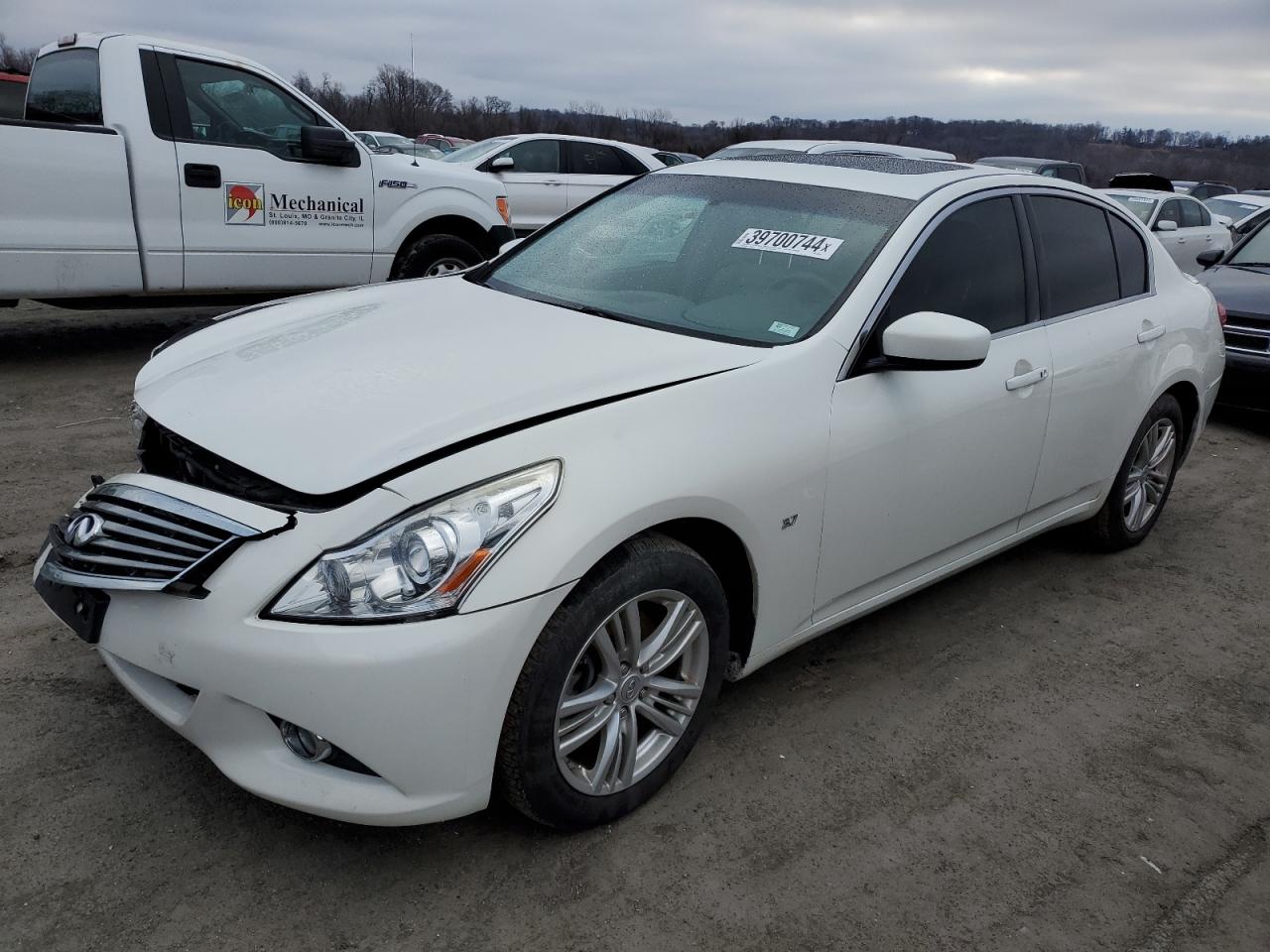 2015 INFINITI Q40