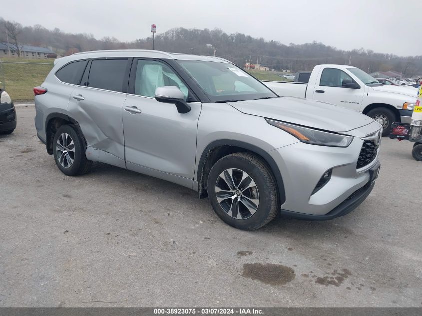 2022 TOYOTA HIGHLANDER XLE