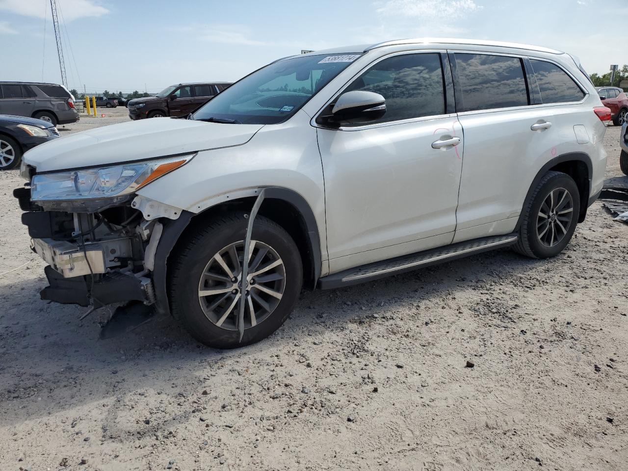 2018 TOYOTA HIGHLANDER SE