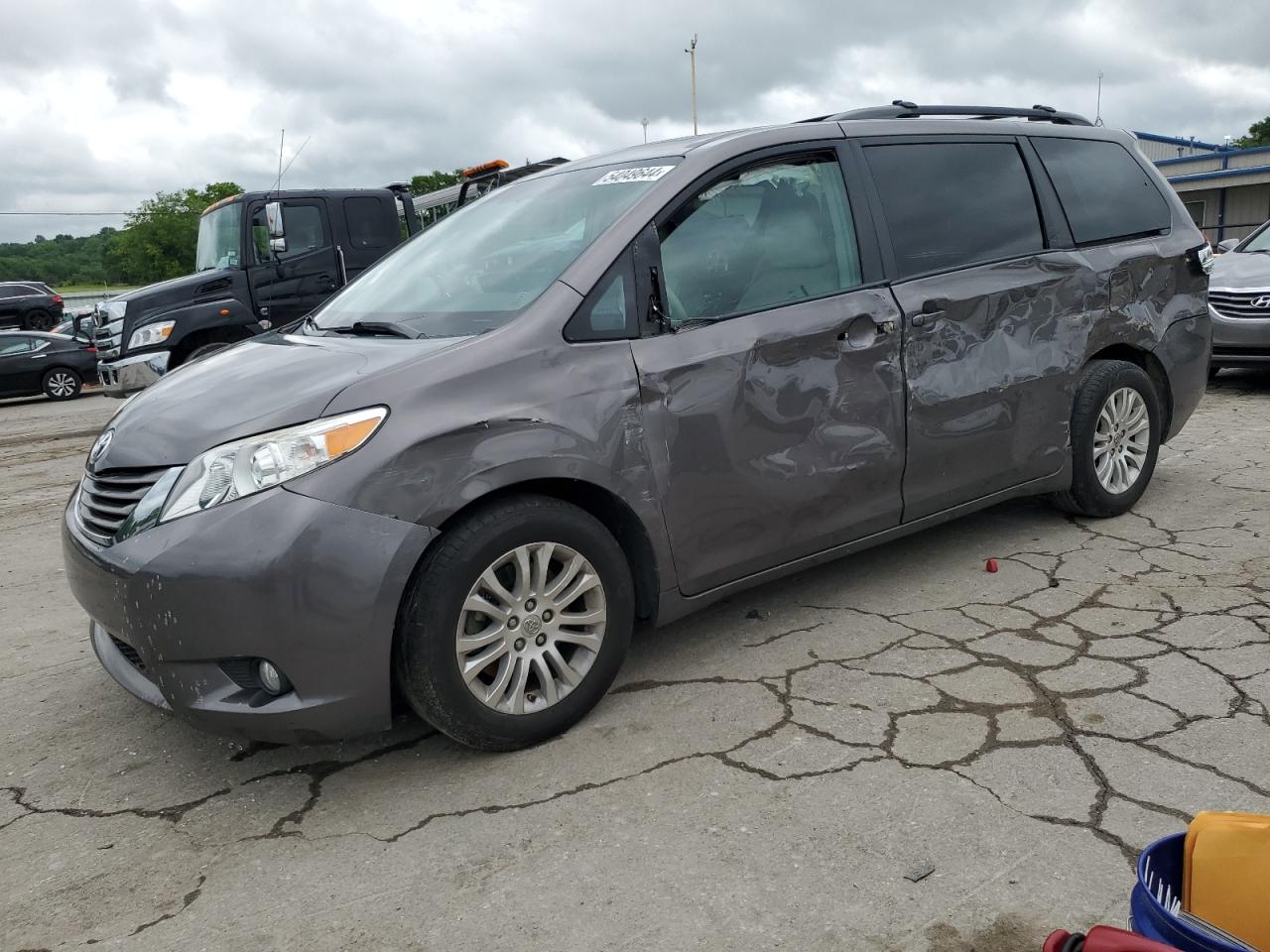 2013 TOYOTA SIENNA XLE