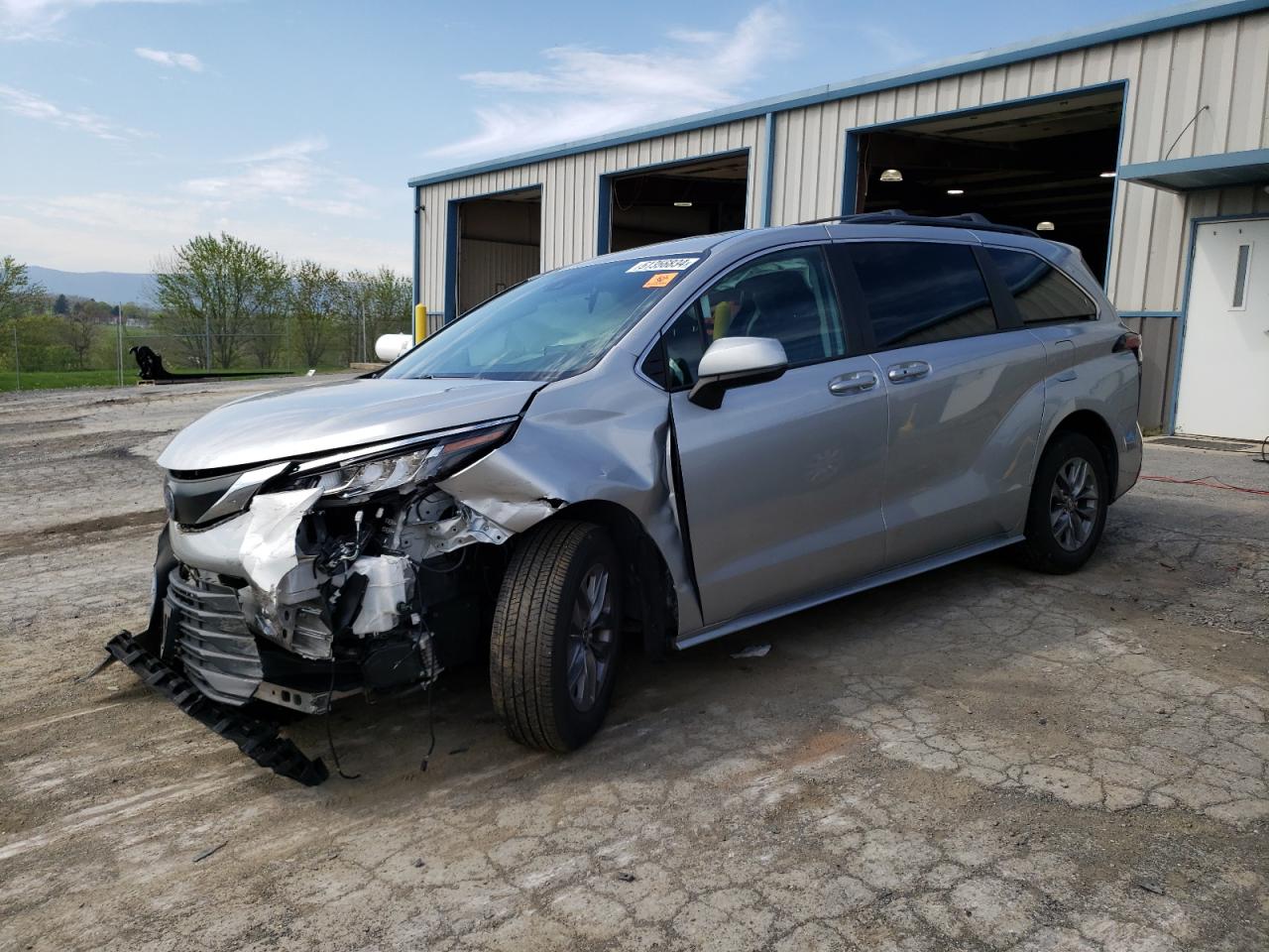 2022 TOYOTA SIENNA LE