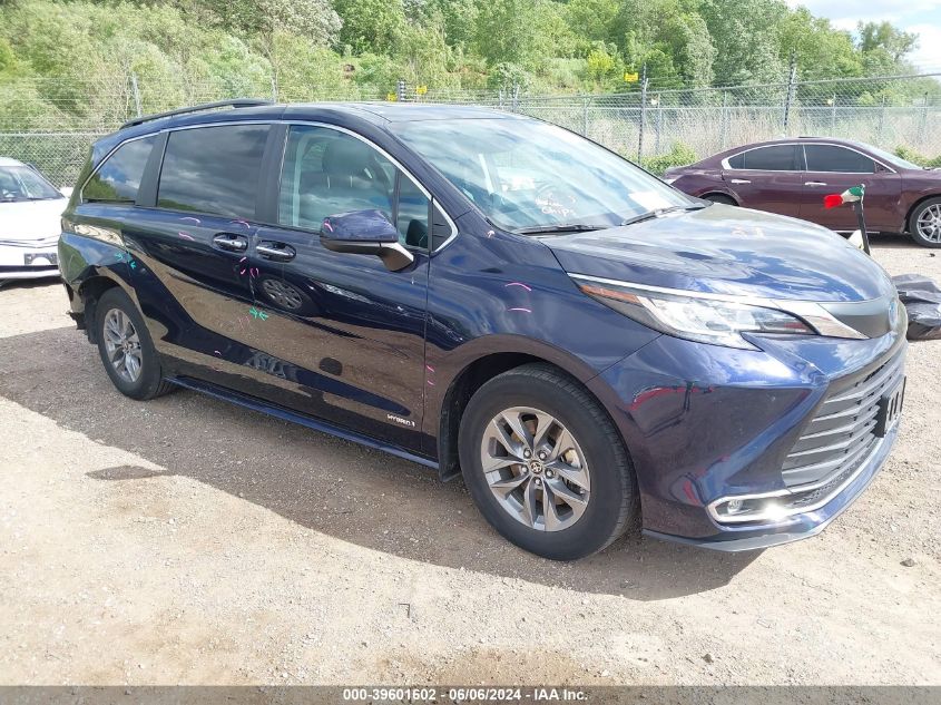 2021 TOYOTA SIENNA XLE