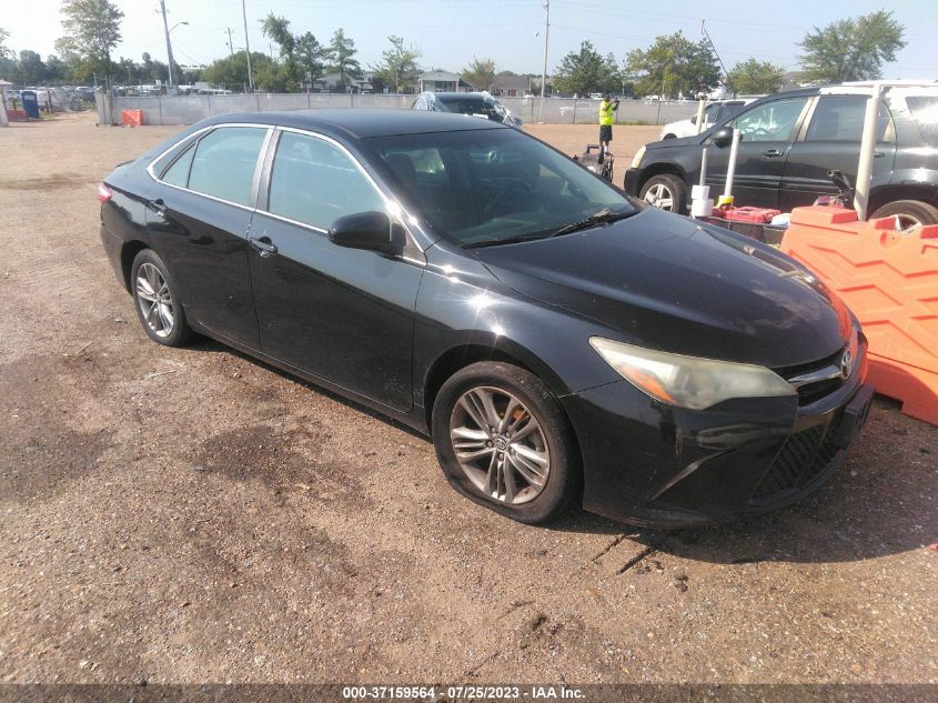 2015 TOYOTA CAMRY SE