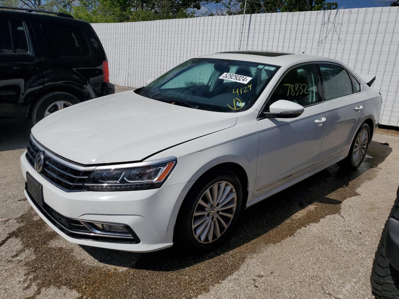 2016 VOLKSWAGEN PASSAT SE