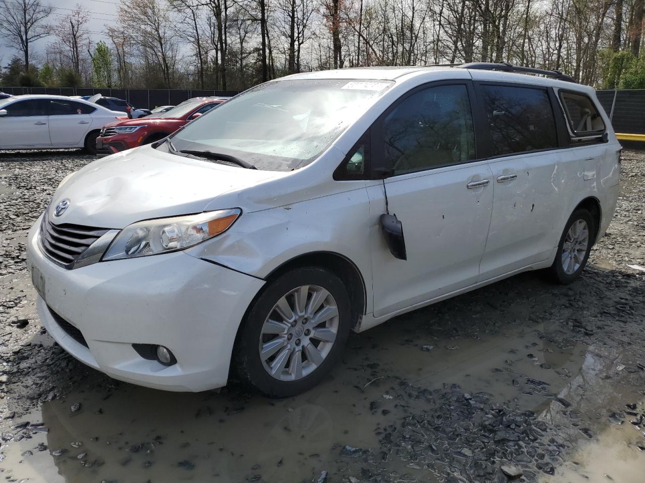 2015 TOYOTA SIENNA XLE