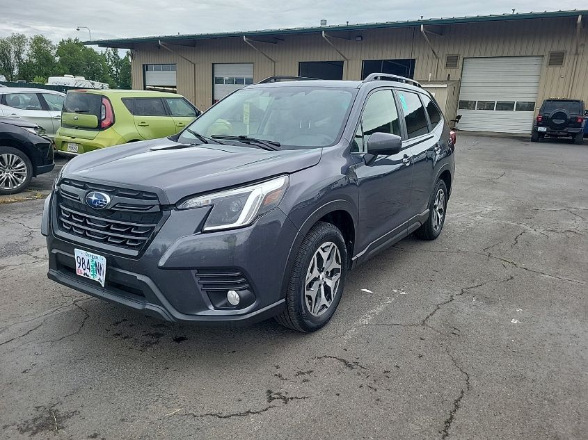 2022 SUBARU FORESTER PREMIUM