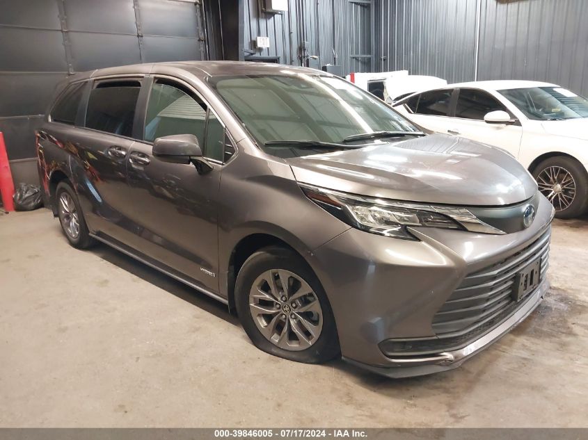 2021 TOYOTA SIENNA LE