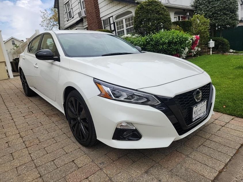 2022 NISSAN ALTIMA SR