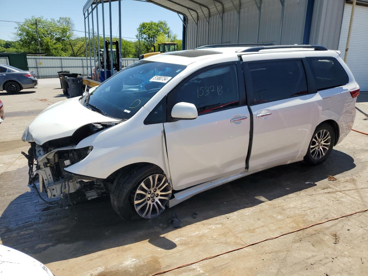 2019 TOYOTA SIENNA XLE