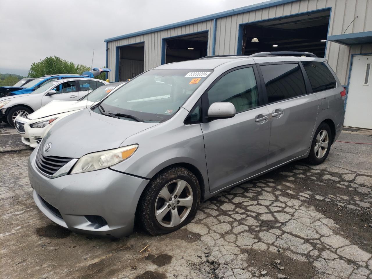 2014 TOYOTA SIENNA LE