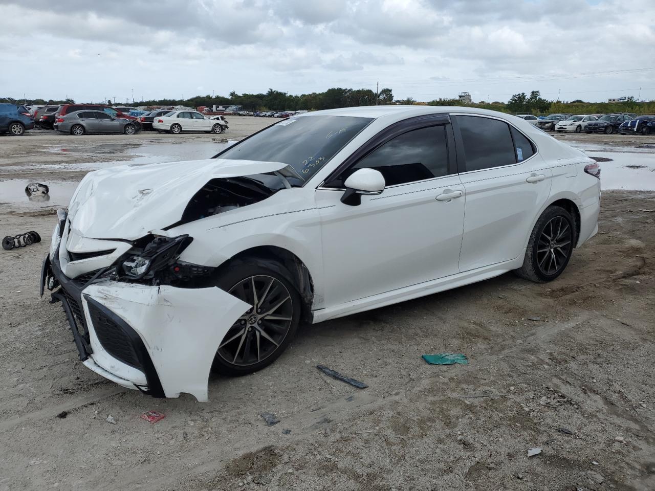 2022 TOYOTA CAMRY SE