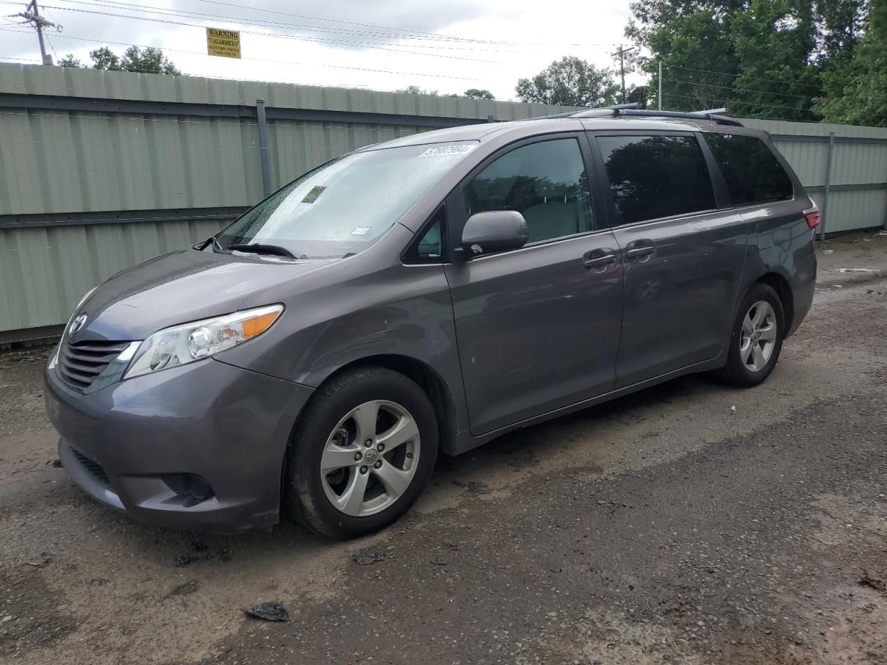 2016 TOYOTA SIENNA LE