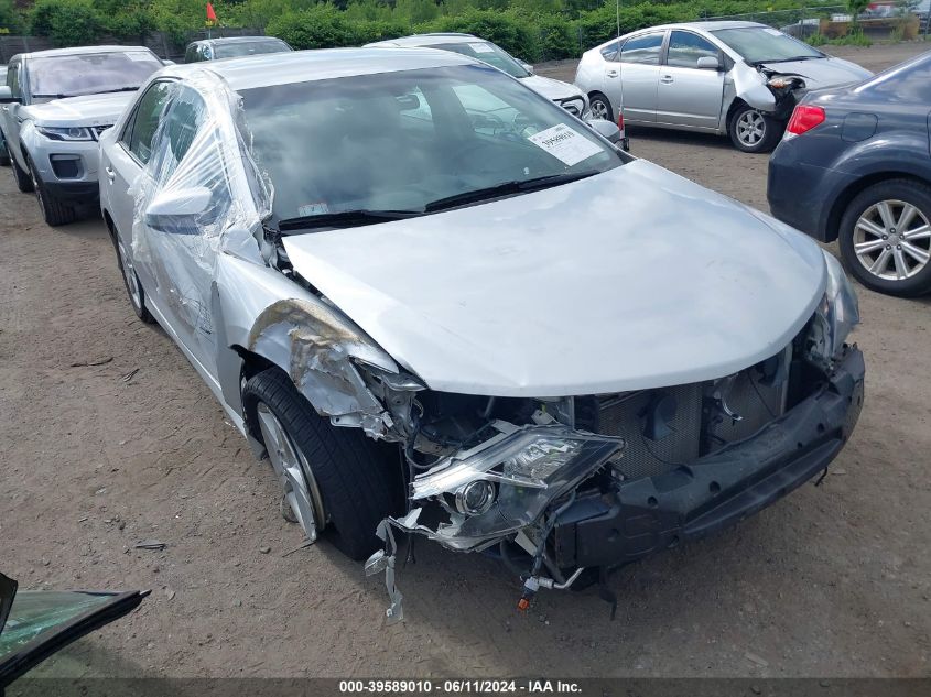 2014 TOYOTA CAMRY SE