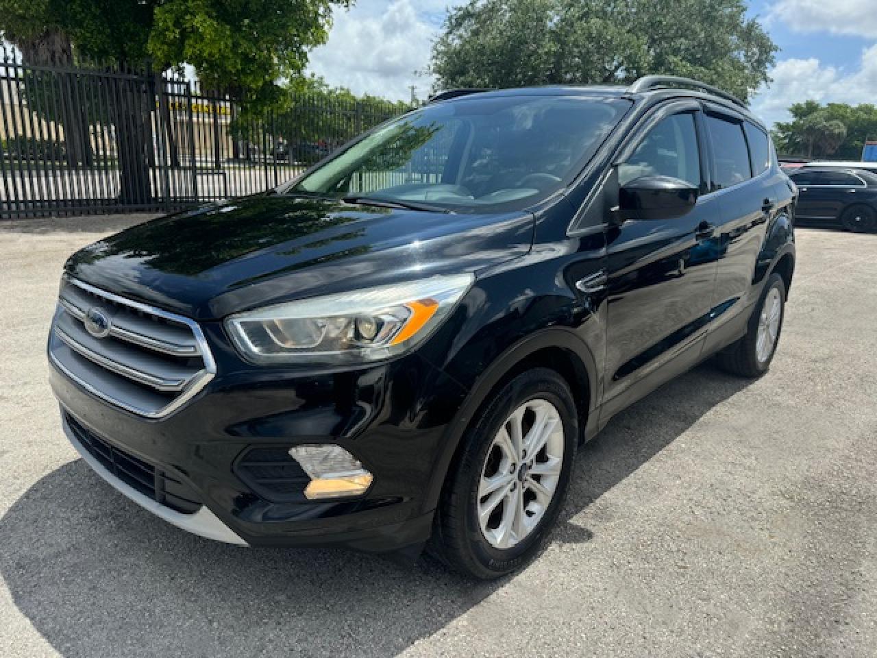 2017 FORD ESCAPE SE