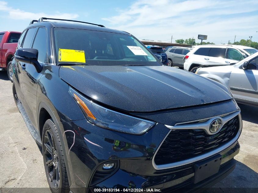 2022 TOYOTA HIGHLANDER LE