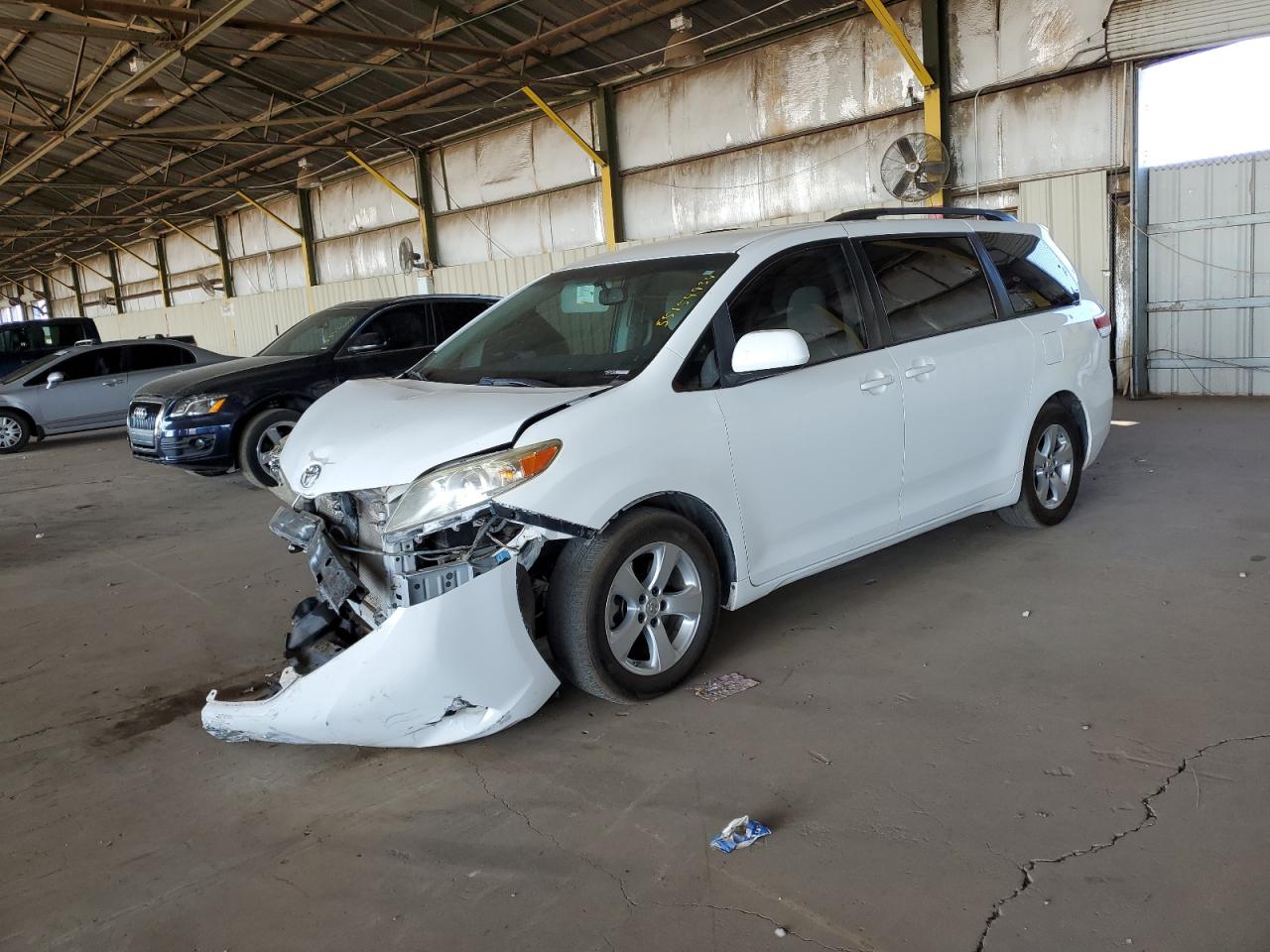 2014 TOYOTA SIENNA LE