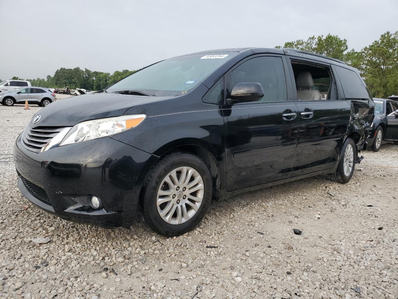 2016 TOYOTA SIENNA XLE