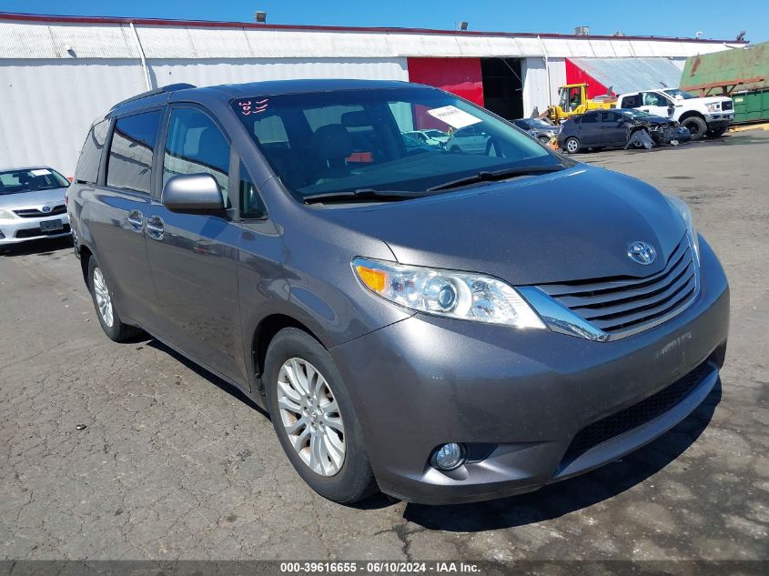 2017 TOYOTA SIENNA XLE 8 PASSENGER