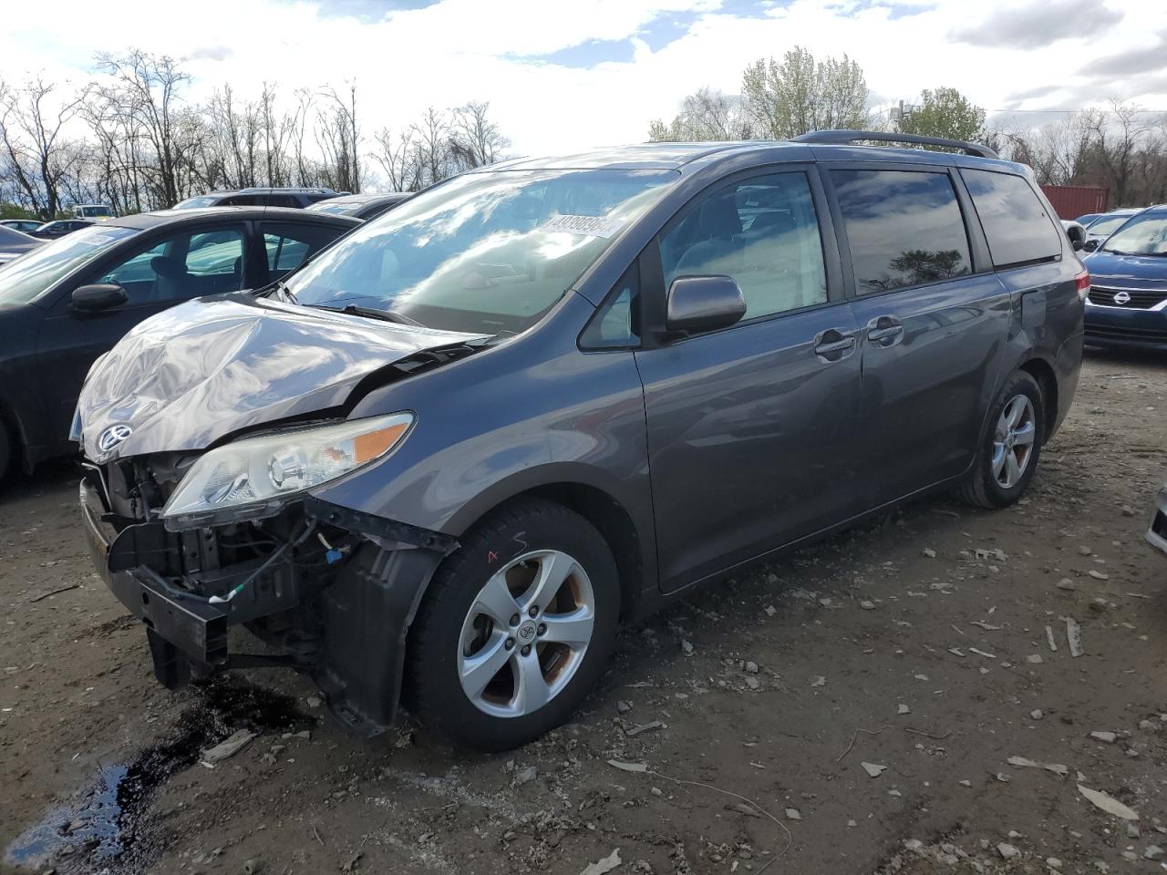 2012 TOYOTA SIENNA LE