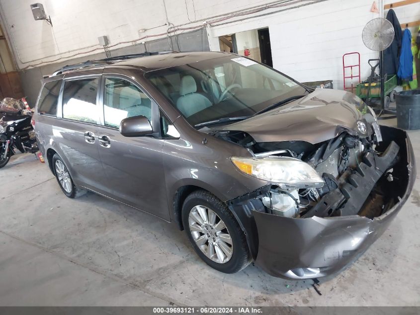 2013 TOYOTA SIENNA LE