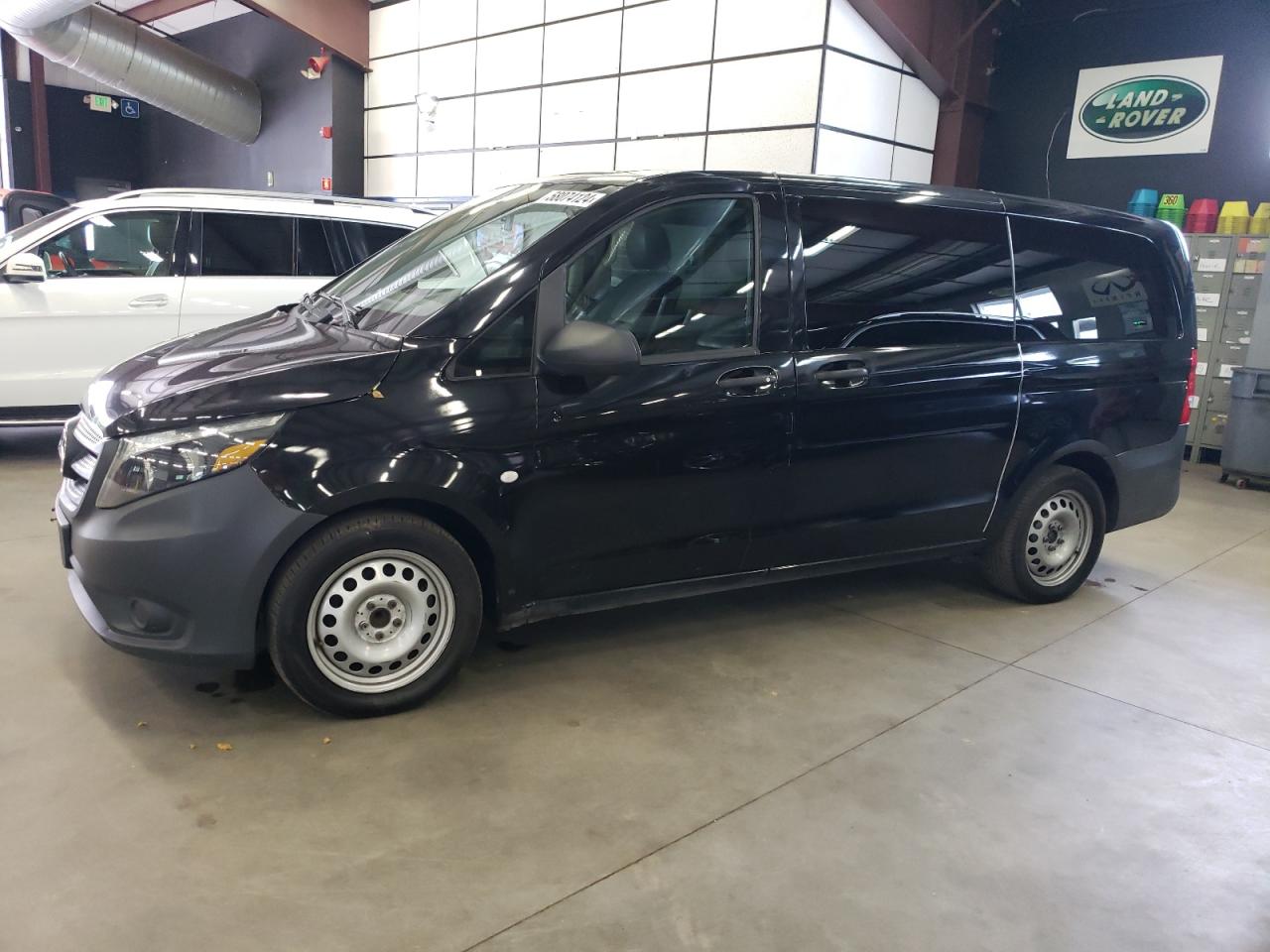 2019 MERCEDES-BENZ METRIS