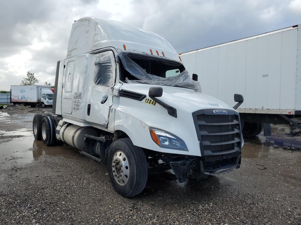 2020 FREIGHTLINER CASCADIA 126