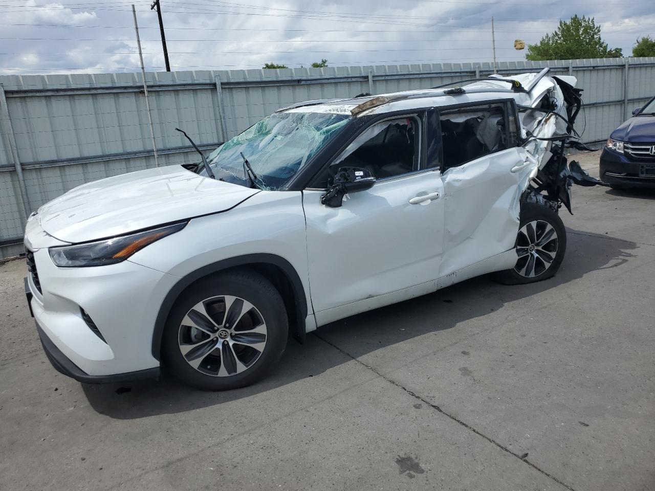 2022 TOYOTA HIGHLANDER XLE