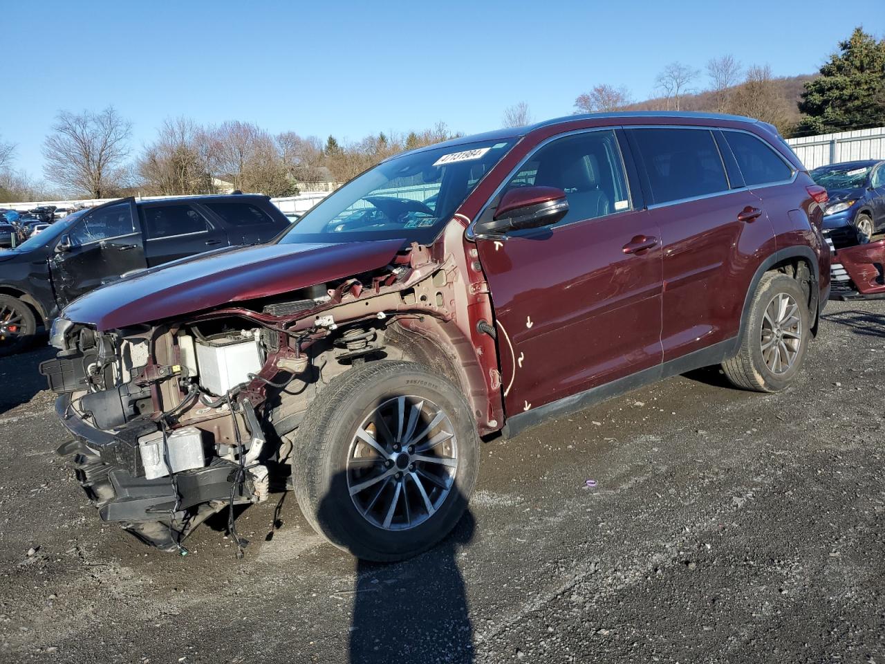 2019 TOYOTA HIGHLANDER SE