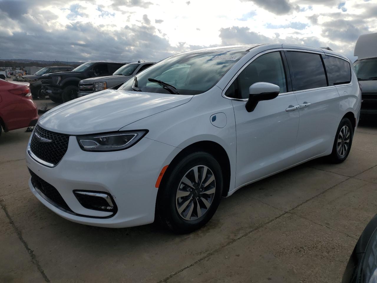 2023 CHRYSLER PACIFICA HYBRID TOURING L