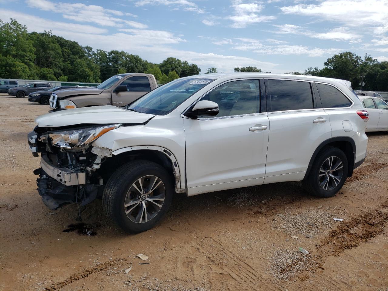 2017 TOYOTA HIGHLANDER LE