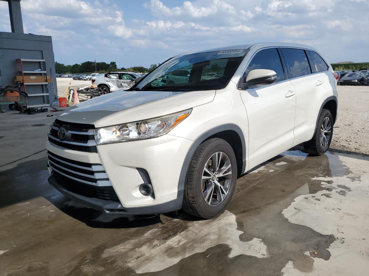 2017 TOYOTA HIGHLANDER LE